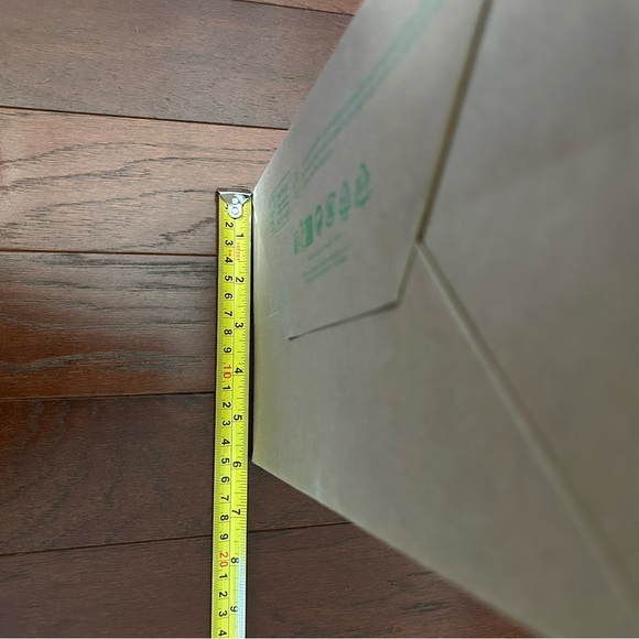 Authentic Bottega Veneta extra large paper shopping bag w/ green cloth handle - Picture 4 of 7